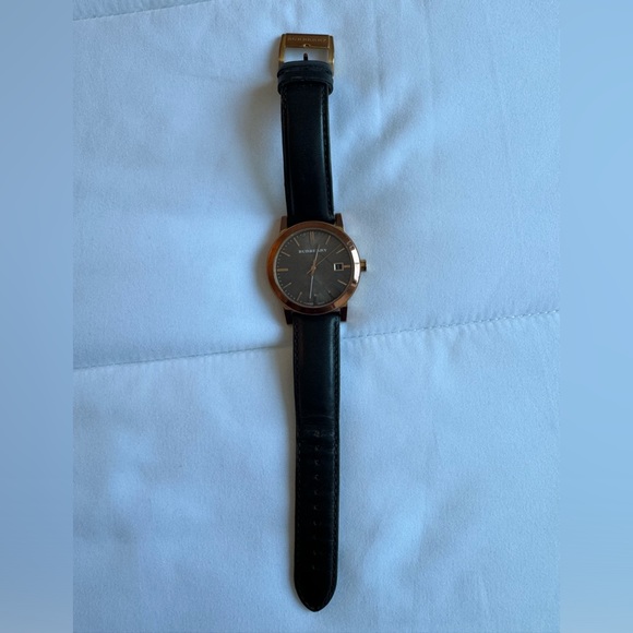 Burberry: unisex BU9013 large check brown leather strap watch. - Picture 2 of 3